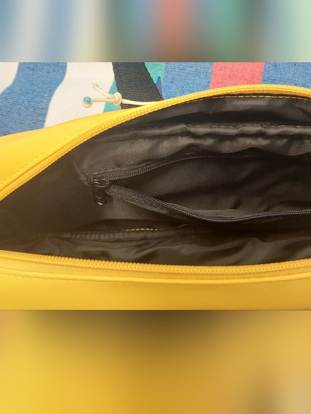 Adidas Yellow Vinyl Shoulder Bag with Black Trim - Picture 10 of 10
